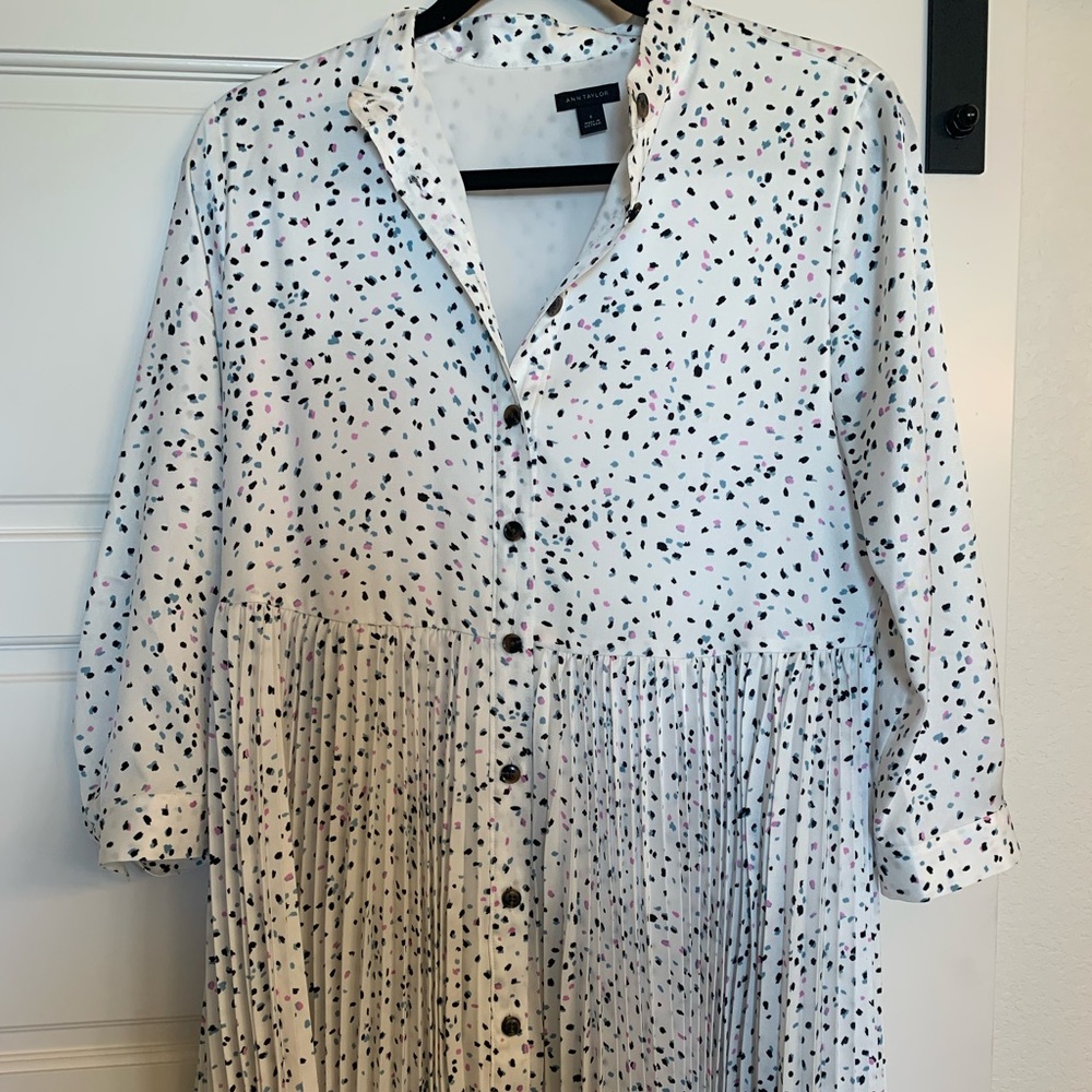 Ann Taylor size 6 flecked pleated shirt dress